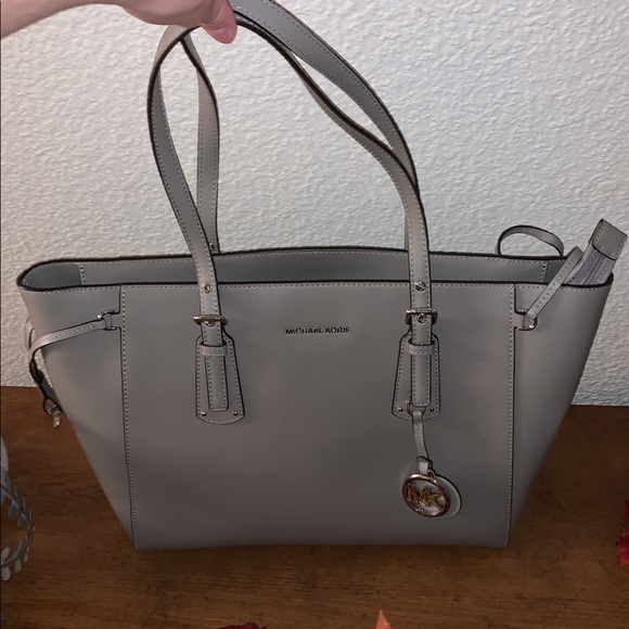 Voyager - Picture 1 of 6